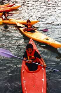 Remarquez que les kayaks sont reli�s entre eux